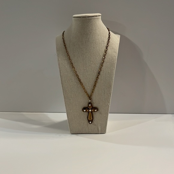 Hobe Vintage Filigree Cross with tiny pearls with 20” gold tone chain. - Picture 4 of 16
